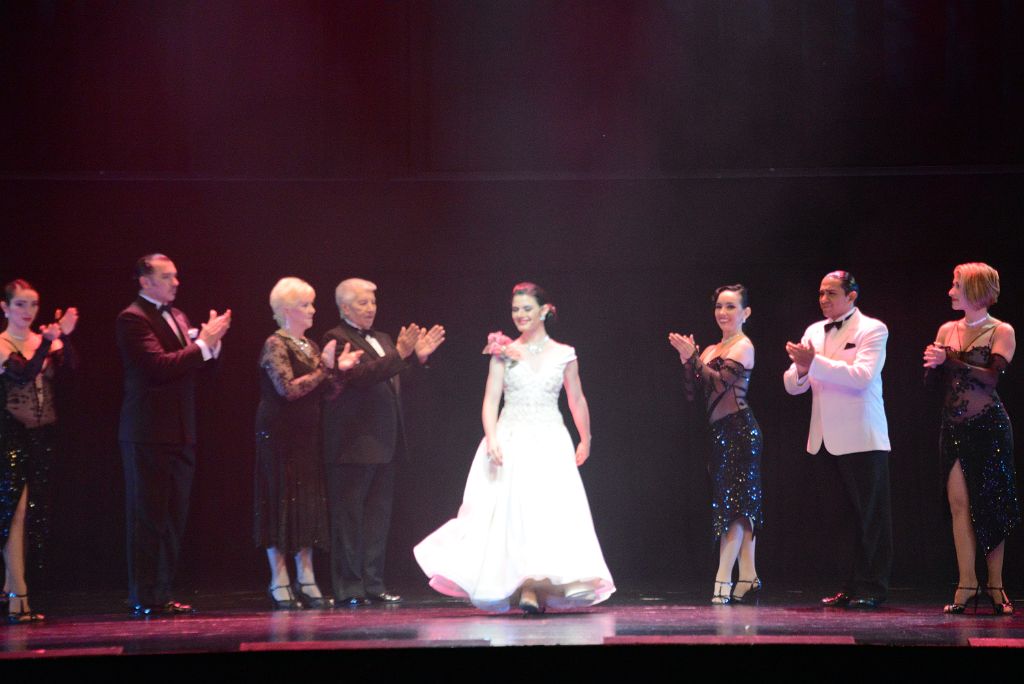 18 Main Female Singing Star And Tango Dancers At The End Of The Show Tango Porteno Buenos Aires